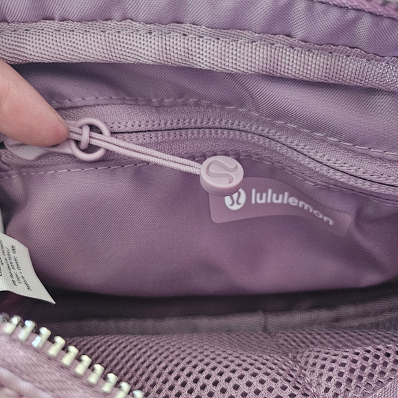 Lululemon Everywhere Crossbody Bag 2L Metal Hardware - Picture 6 of 6